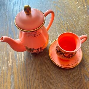 DaySpring teapot and teacup set